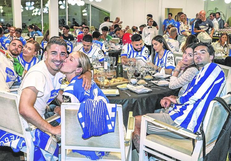 Jugadores, cuerpo técnico y directiva disfrutaron junto a sus familias de una distendida reunión tras el fiestón de la Virgen Blanca.