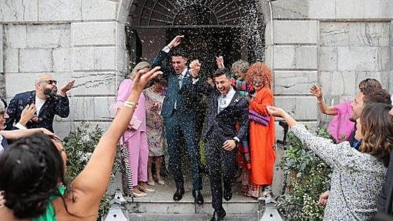 Un restaurante de Santander censura la boda gay del alcalde de Cudillero: «No hay más que vicio»