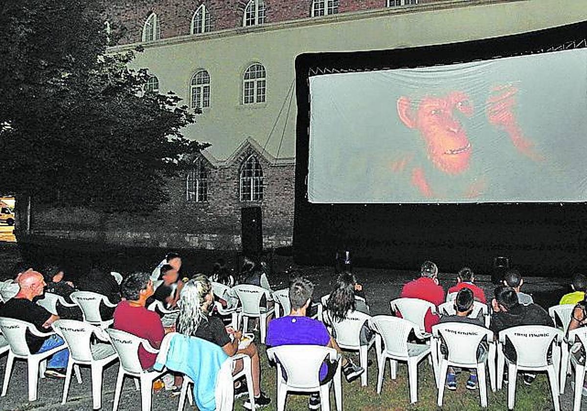Esta forma de ver cine es ya una tradición del verano mirandés.