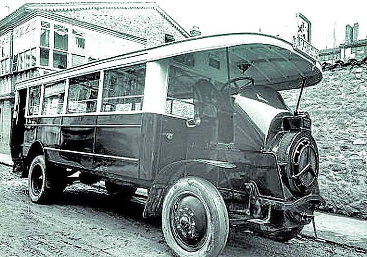 El Dion Bouton que transportaba a la plantilla hace un siglo.