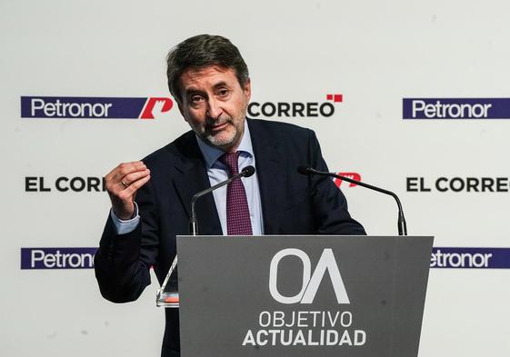 Josu Jon Imaz, durante su intervención en el foro 'Objetivo Actualidad', organizado por EL CORREO con el apoyo de Petrono.