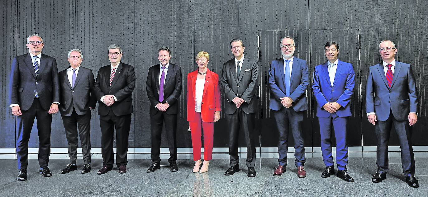 Íñigo Barrenechea, Emiliano López Atxurra, Juan Mari Aburto, Josu Jon Imaz, Arantxa Tapia, Enrique de Ybarra, José Gregorio Luque, Antón Arriola y Óscar Villasante. 