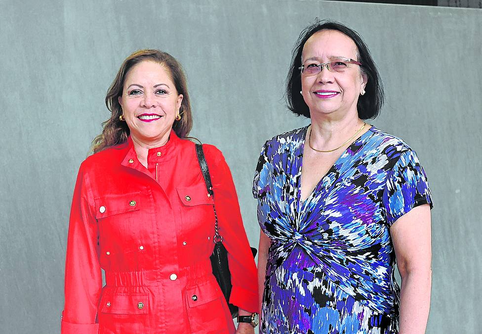 María del Pilar Gómez y Glenna Cabello. 