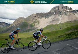 Contador tira de Andy Schleck durante la subida al Galibier en el Tour 2011.