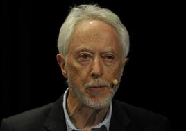 J. M. Coetzee, aurkezpen batean.