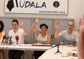 Nadia Nemeh presidió la mesa en el último pleno extraordinario celebrado en Bermeo para aprobar la renuncia presentada por el anterior alcalde, Asier Larrauri.