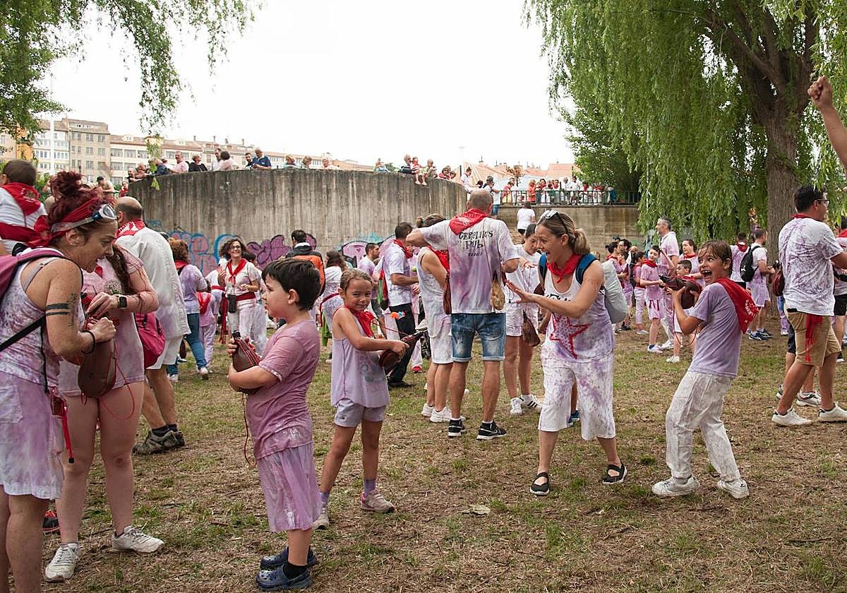 Mayores y pequeños participaron en la batalla.