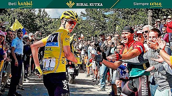 Y el líder echa a correr a pie como loco en el Ventoux