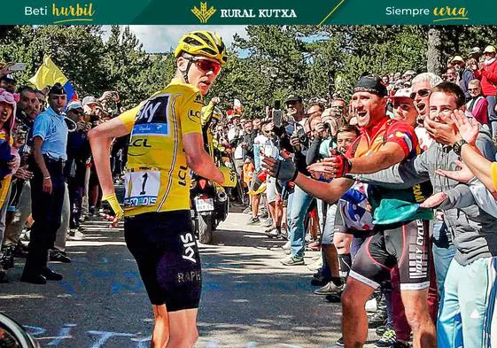 Locura. Froome, ya sin bicicleta, corre a pie en el Ventoux.