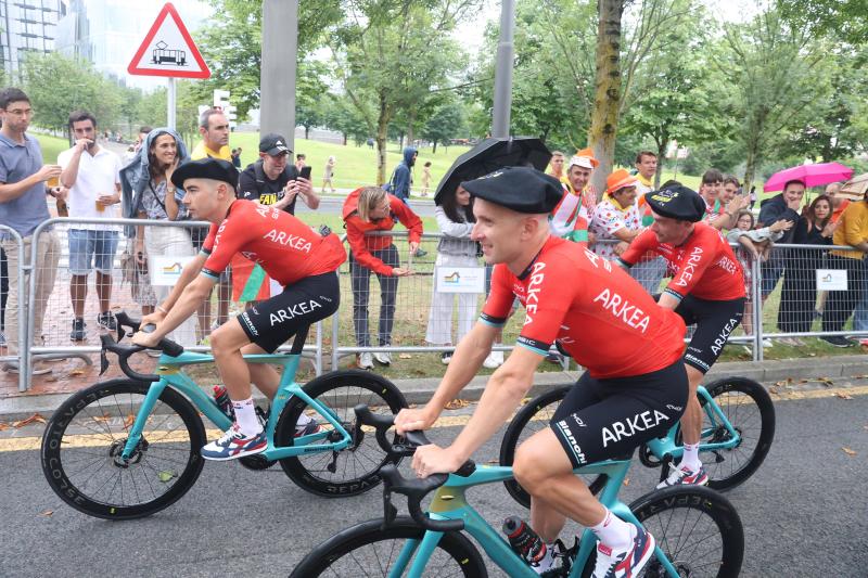 Bilbao descorcha la fiesta del Tour con la presentacion de equipos