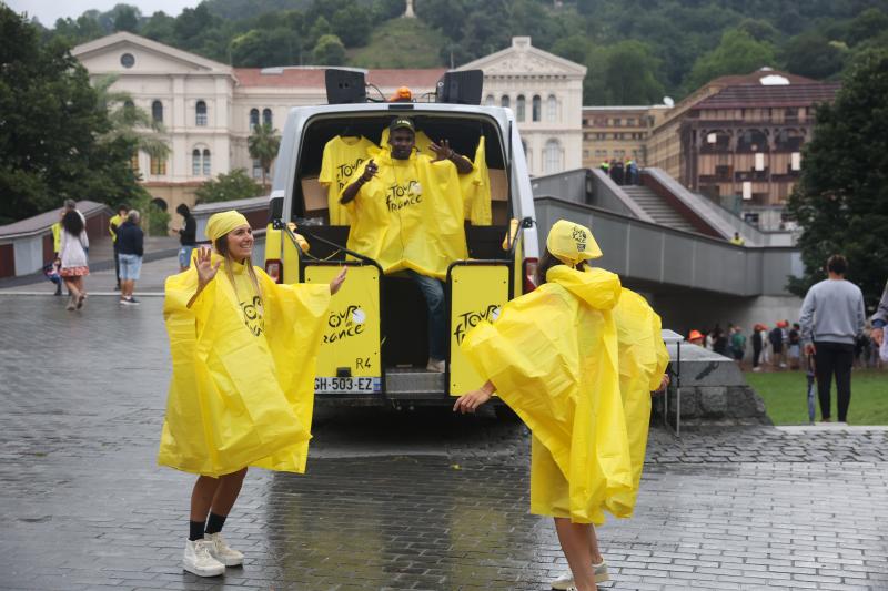 Bilbao descorcha la fiesta del Tour con la presentacion de equipos