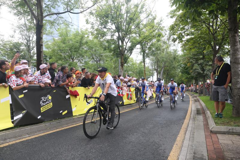 Bilbao descorcha la fiesta del Tour con la presentacion de equipos