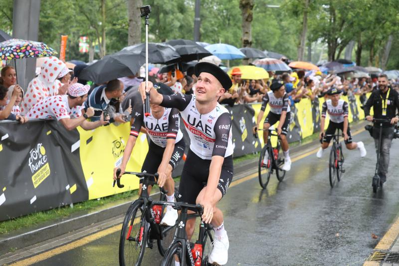 Bilbao descorcha la fiesta del Tour con la presentacion de equipos