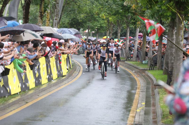 Bilbao descorcha la fiesta del Tour con la presentacion de equipos