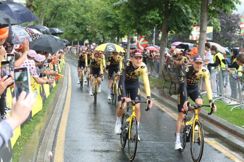 Bilbao descorcha la fiesta del Tour con la presentacion de equipos