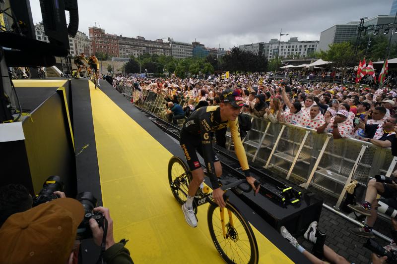 Bilbao descorcha la fiesta del Tour con la presentacion de equipos