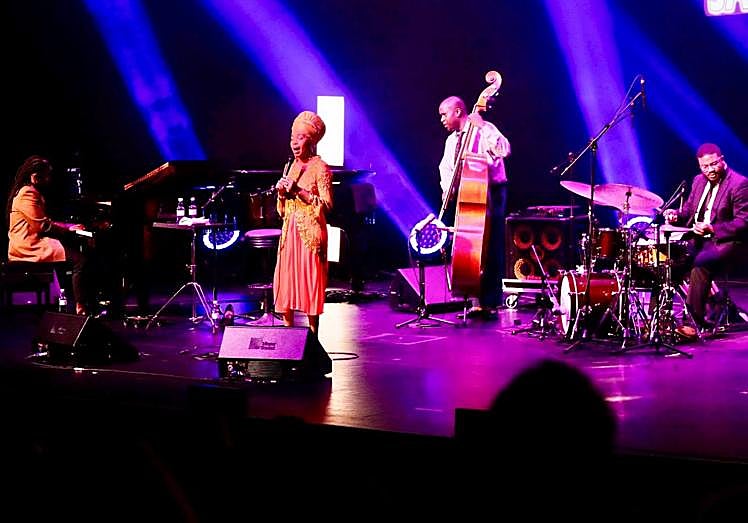 Victor Gould (piano), Jazzmeia Horn (voz), Jason Clotter (contrabajo) y Michael Reed (batería).