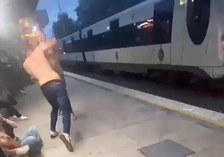 Detenido un joven por agredir y tirar a las vías del tren a un hombre en Irun