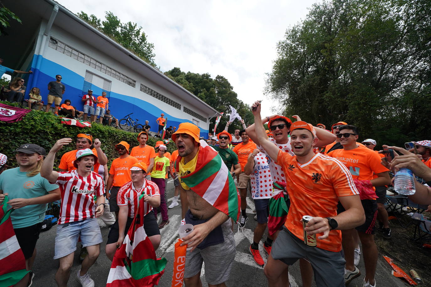 Fiesta en la subida al Pike Bidea