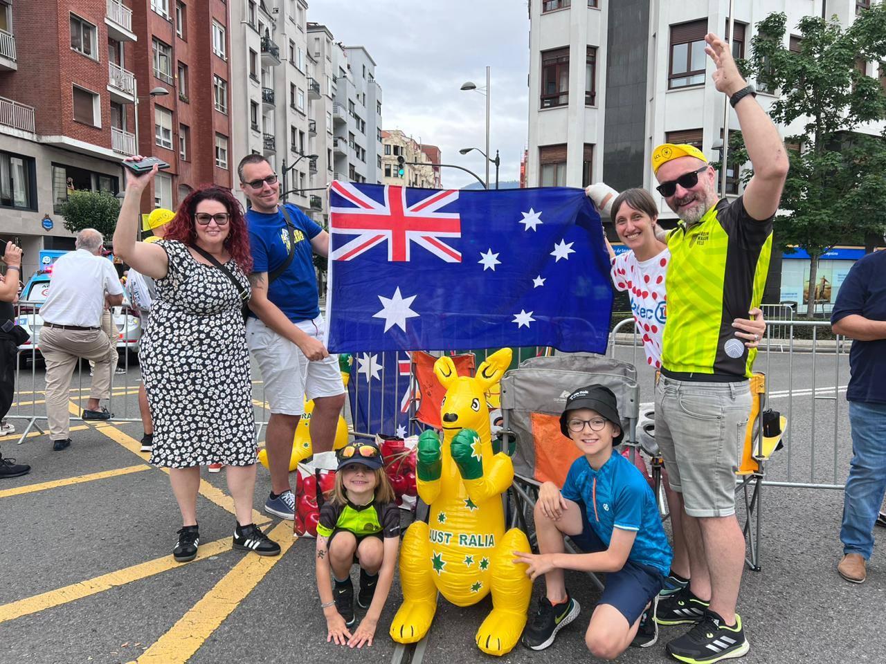 Desde Australia llega esta familia para ver la salida del Tour. 