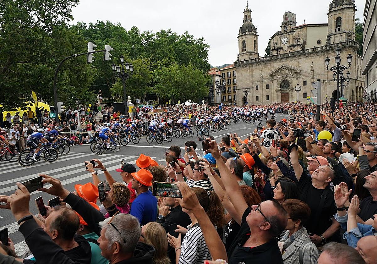 Todos los vídeos del paso del Tour por Bilbao