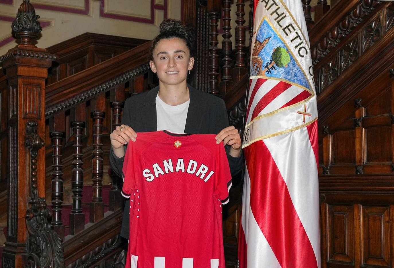 El Athletic confirma los fichajes de Sanadri y Maddi Torre