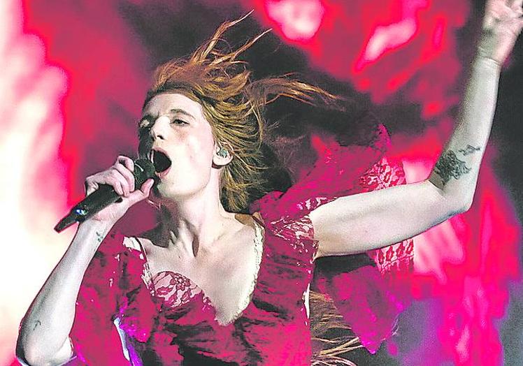 Florence Welch. Una voz prodigiosa y varios hits globales son las bazas de la cantante a la que acompaña The Machine.