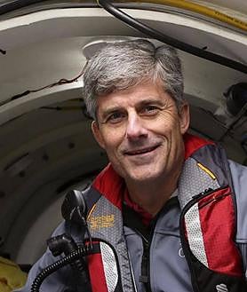 Imagen secundaria 2 - Arriba, una de las piezas del Titan recuperadas del fonde del mar. Abajo, el sumergible y su dueño, Rush Stockton.