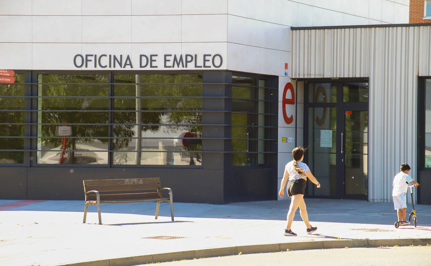 Junio ha acabado con 1.744 personas inscritas como demandantes de empleo en el Ecyl.