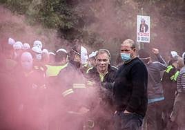 Condenan a seis meses de cárcel a un trabajador de Tubacex por enfrentarse a la Ertzaintza durante una huelga