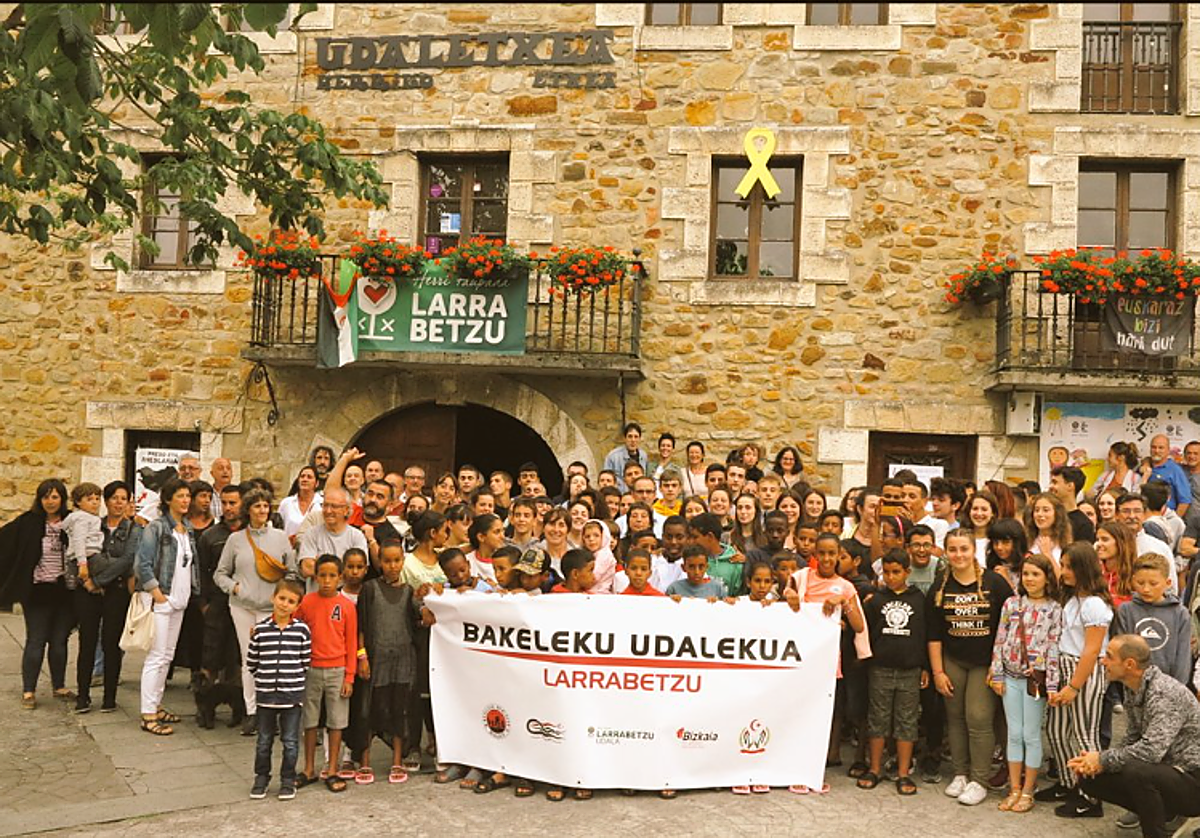 Aurreko edizio batean, larrabetzuarrek haur sahararrekin bat egin zuten.