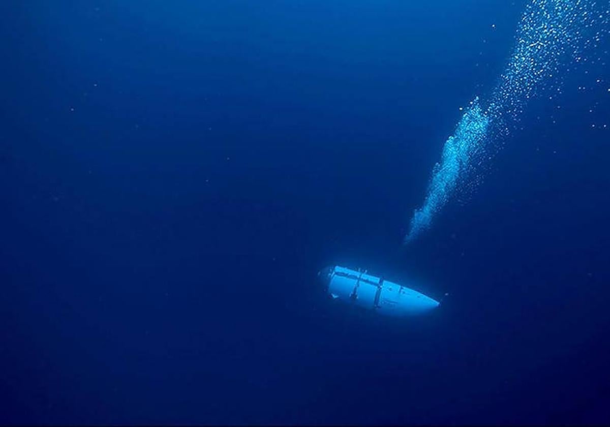 El Titan, en una de sus inmersiones hacia el pecio del Titanic.