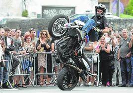 El piloto Narcís Roca encandiló al público con sus acrobacias.