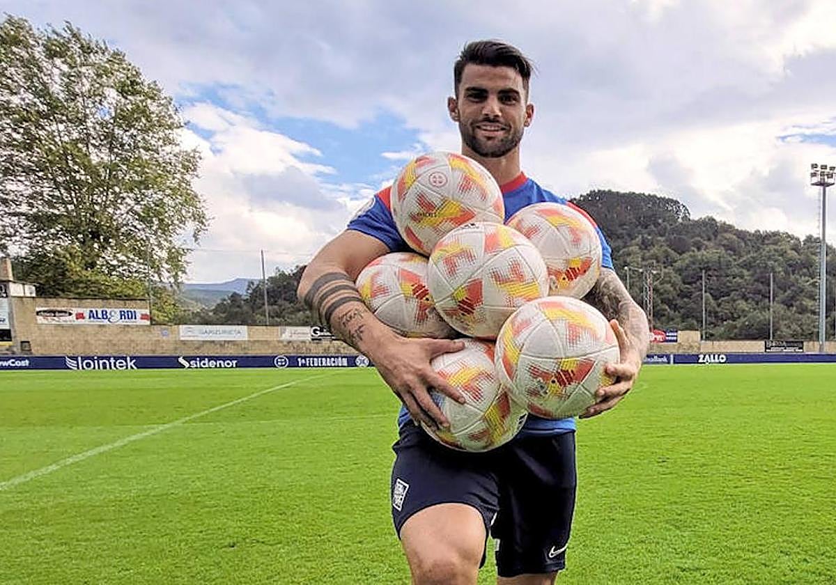 Eneko Jauregi seguirá marcando goles con el Amorebieta.