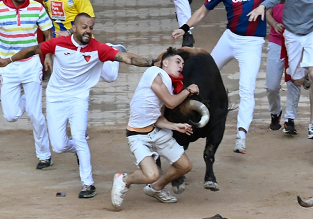 Un bilbaíno de 20 años, herido en el cuarto encierro de Sanfermines: «Estoy vivo gracias a Dios»