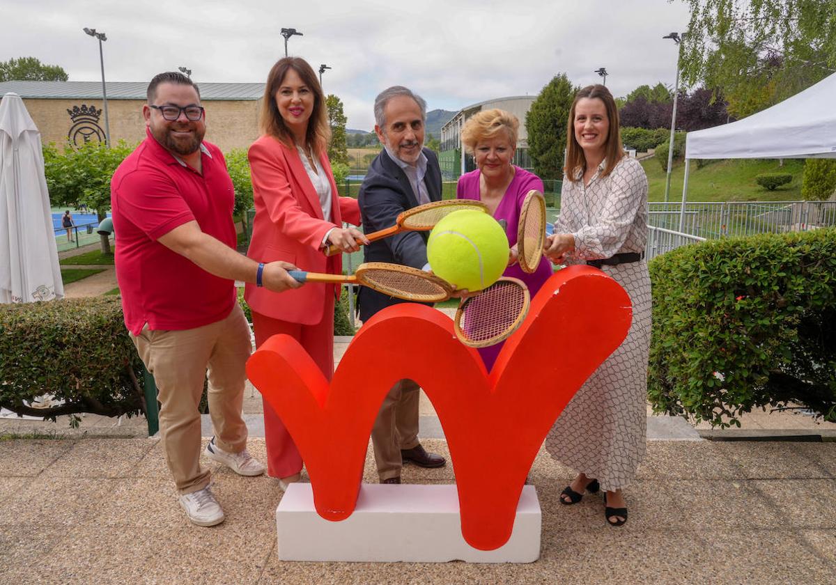 Álex Botella, Ana López de Uralde, Iñigo Area, Ana del Val y Soraya Zarain.