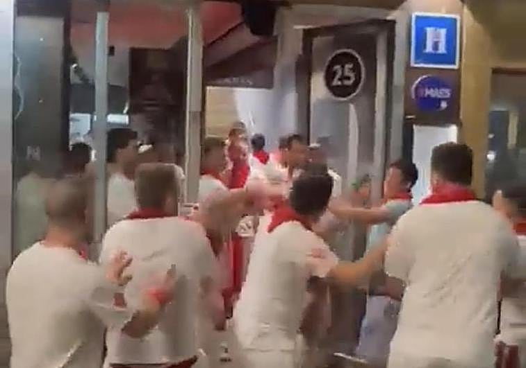 Brutal pelea en Sanfermines que acaba con un hombre inconsciente