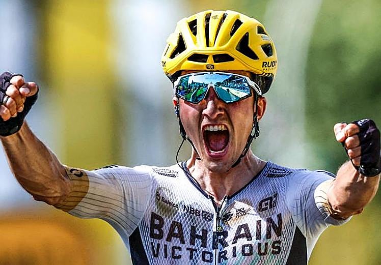 Imagen principal - Histórica victoria de Pello Bilbao en el Tour dedicada al fallecido Gino Mader