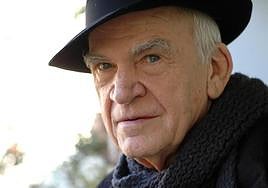 El escritor checho Milan Kundera, en una imagen captada en 2009 en Brno, la ciudad donde nació.