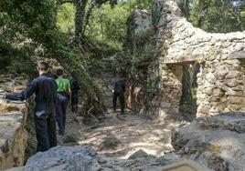 Los jóvenes voluntarios han recuperado ya varios edificios en la mina San Ildefonso de Korres.