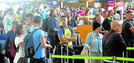 Colas en la operación salida del año pasado en el aeropuerto de Loiu.