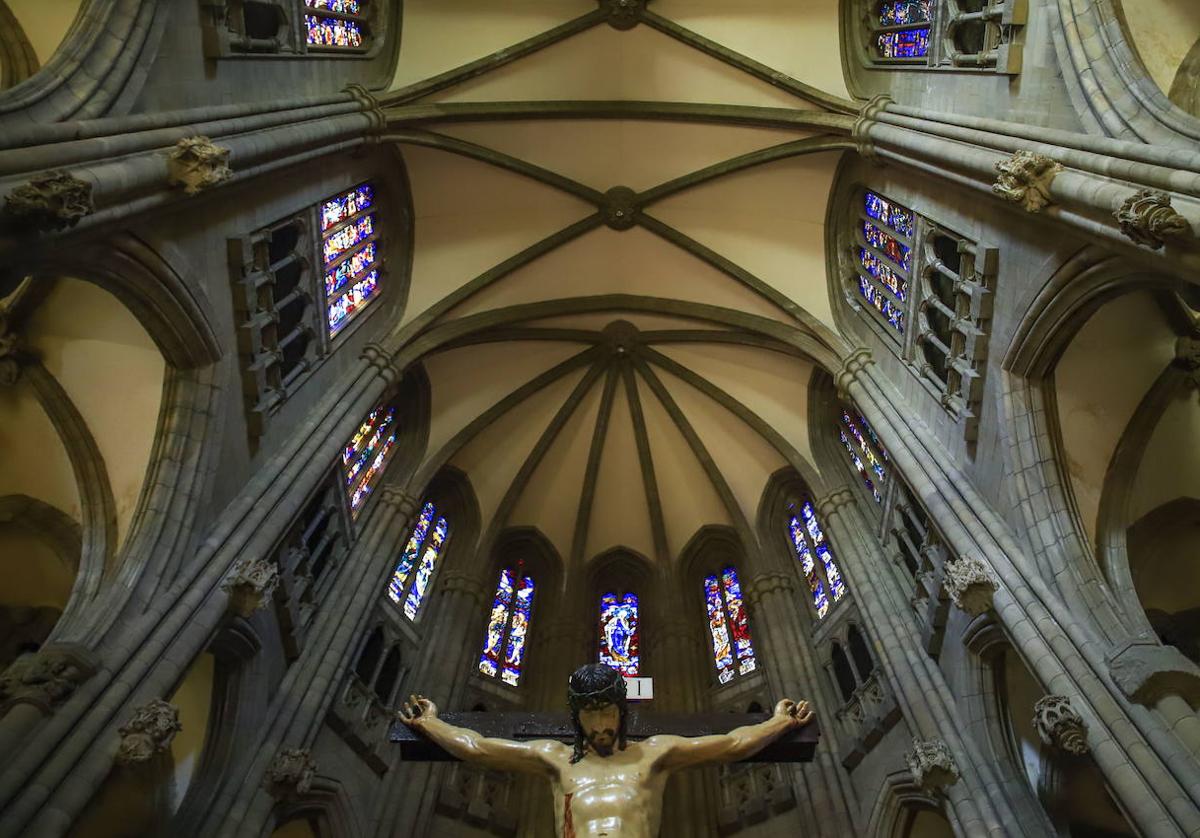 Vidrieras en la Catedral de María Inmaculada.