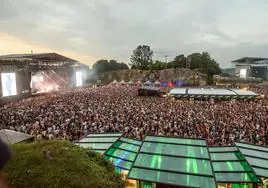 Vista panorámica del recinto el sábado durante la actuación de Love of Lesbian.