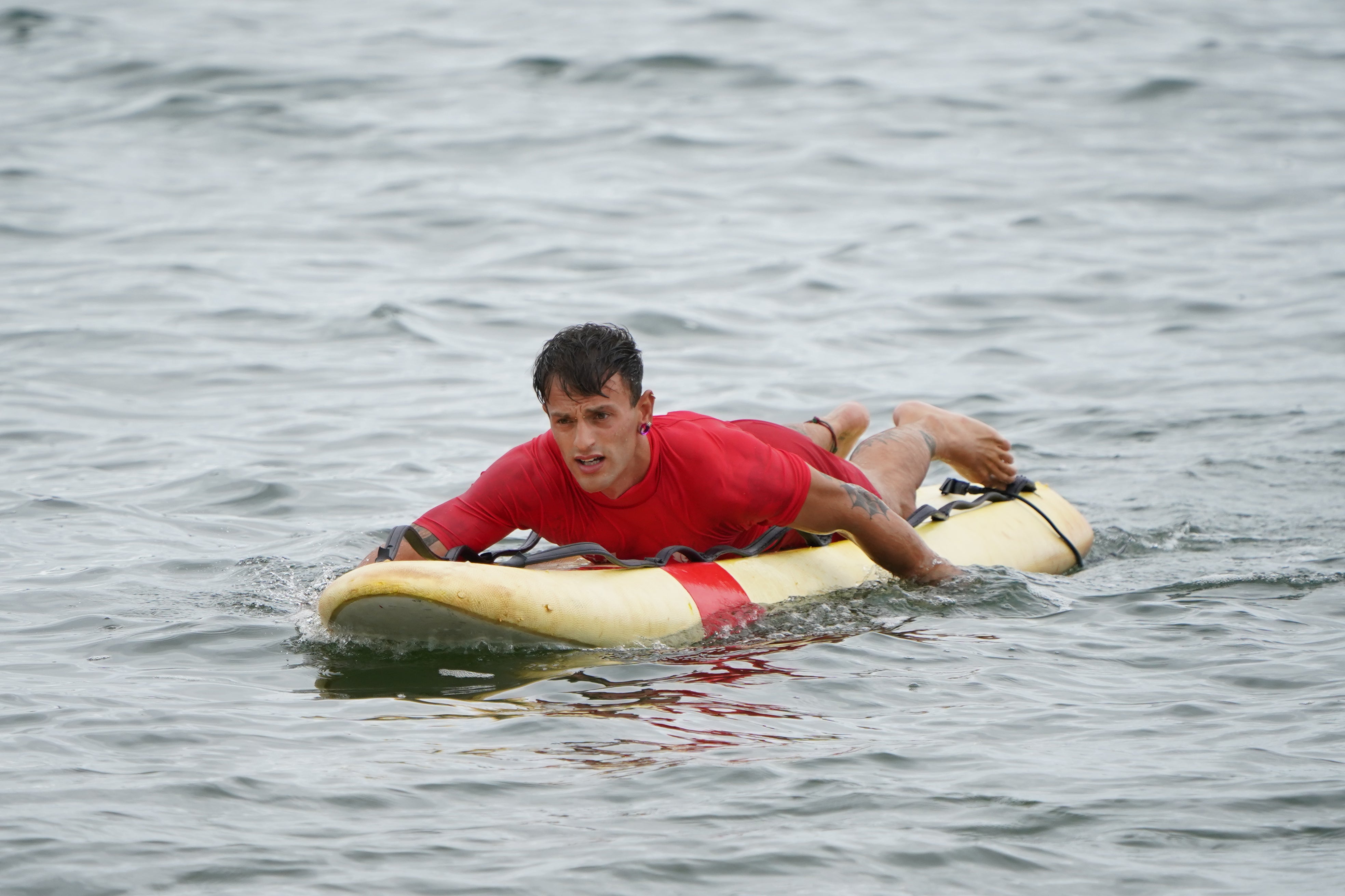 Simulacro medioambiental y de rescate en la playa de Ereaga