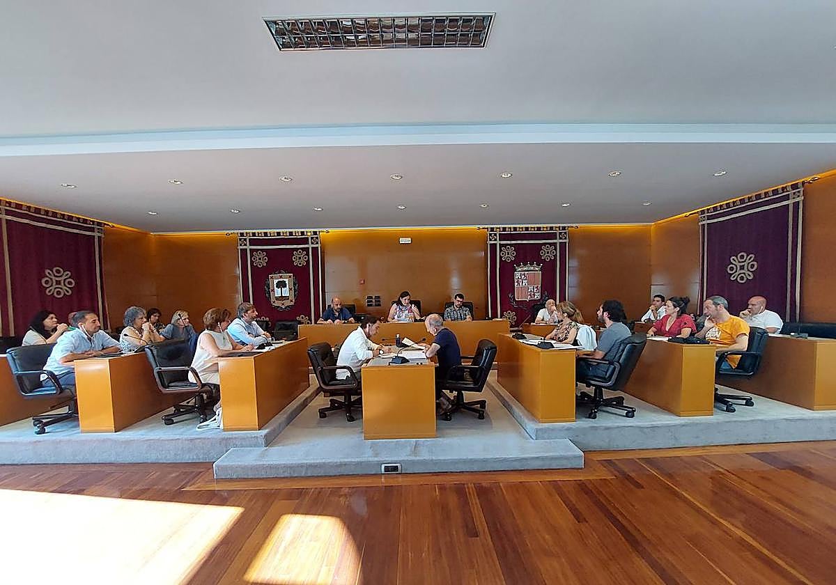 Los sueldos de los corporativos han marcado el rumbo de la sesión plenaria.