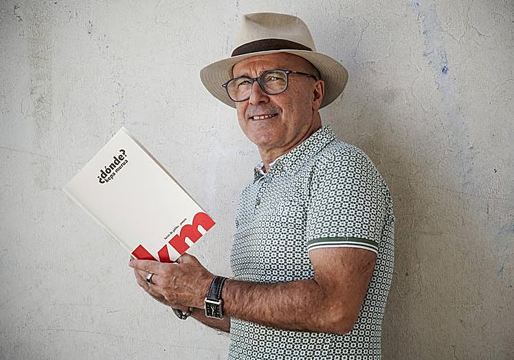 Murua, con su libro '¿Dónde?', editado por Luces de Gálibo.