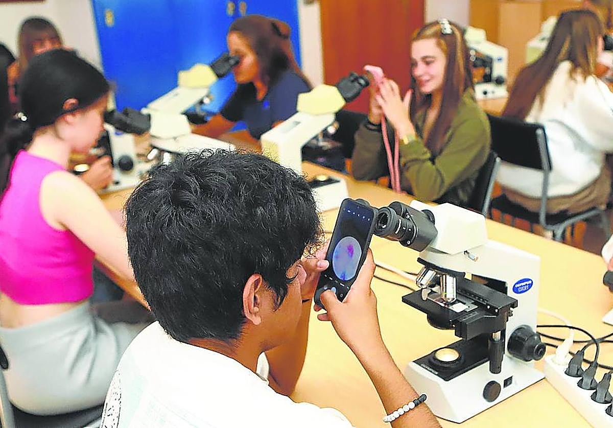El centro estrena en septiembre el ciclo de Laboratorio Clínico, que comparte primer curso con Anatomía Patológica.