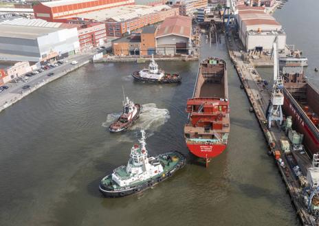 Imagen secundaria 1 - Murueta bota un carguero de 103 metros de eslora en Erandio