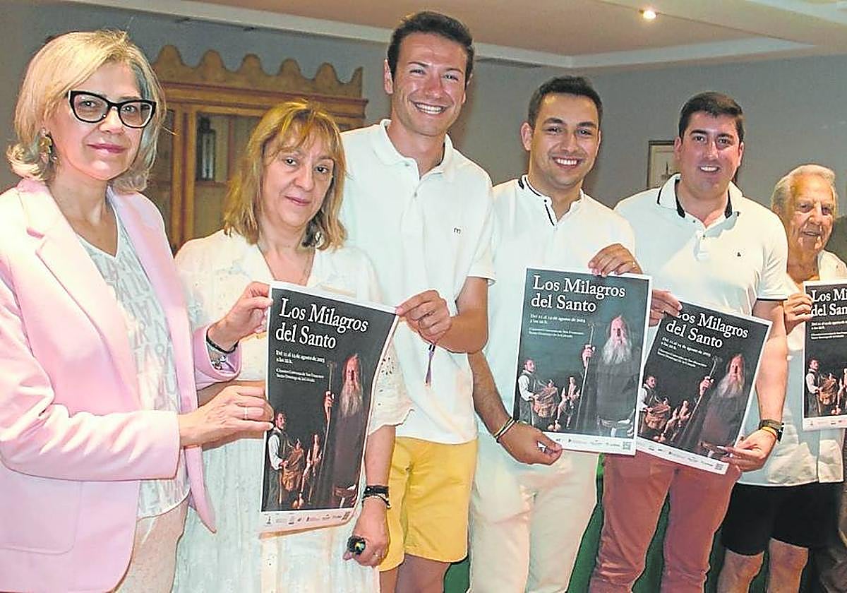 Participantes, ayer, en la presentación del cartel de 'Los milagros del Santo'.