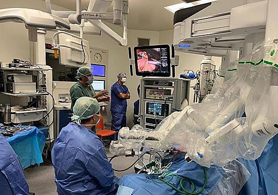 Una operación en un quirófano de Osakidetza.